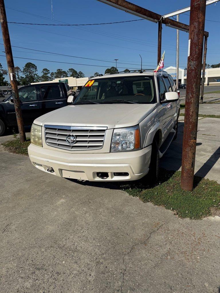 2004 Cadillac Escalade Base's photo